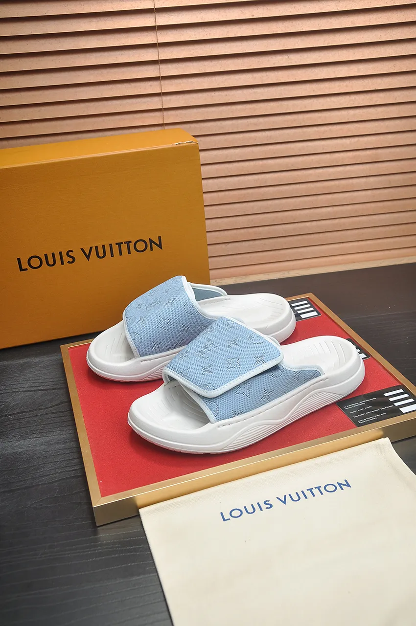 Men's men's shoes 💰340💶 [Louis Vuitton LV slippers] (high-end cowhide) counter 1:1 fashion style, a must-have for summer! The designer used LV’s iconic outsole. The original simple slippers instantly become fashionable! The upper is made of flexible special cowhide leather straps alternately, and the workmanship is exquisite! A must-have for stylish men in summer, size 38-45 (45 customized)